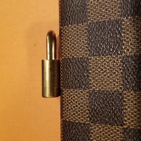 SOLD - 🔐 Louis Vuitton Padlock & Key Set - Picture 7 of 10